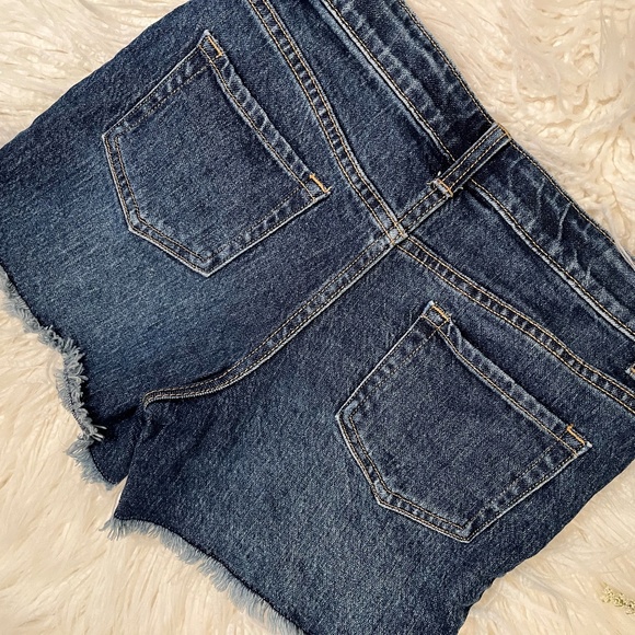 NWOT Cat & Jack "Cut off shorts in Stretchy Denim" - Picture 3 of 6